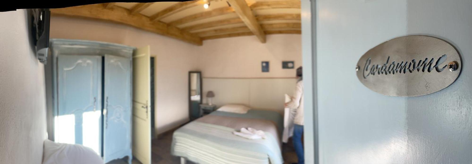 L'Escampe Bed & Breakfast Saturargues Oda fotoğraf